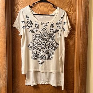 Urban Outfitters |Title Unknown| Size M TShirt